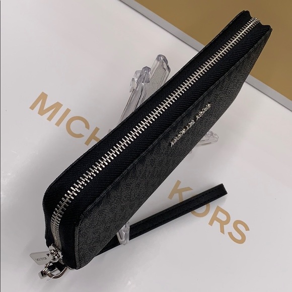 MK Jet Set Travel Continental PVC Signature Zip - Picture 14 of 16